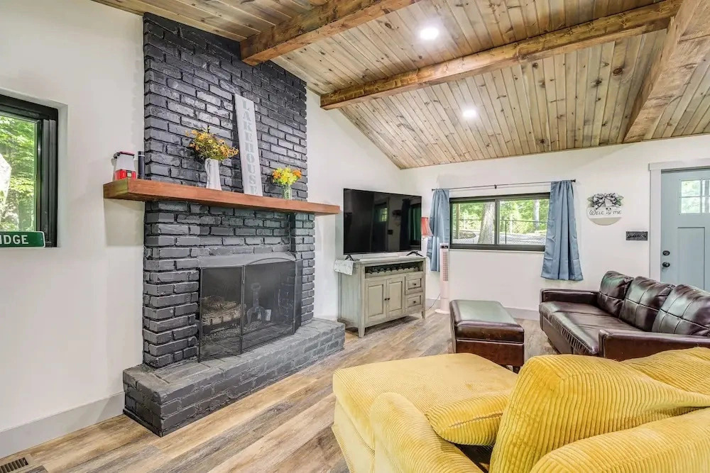 Dandridge Home on Douglas Lake w/ Hot Tub & Dock