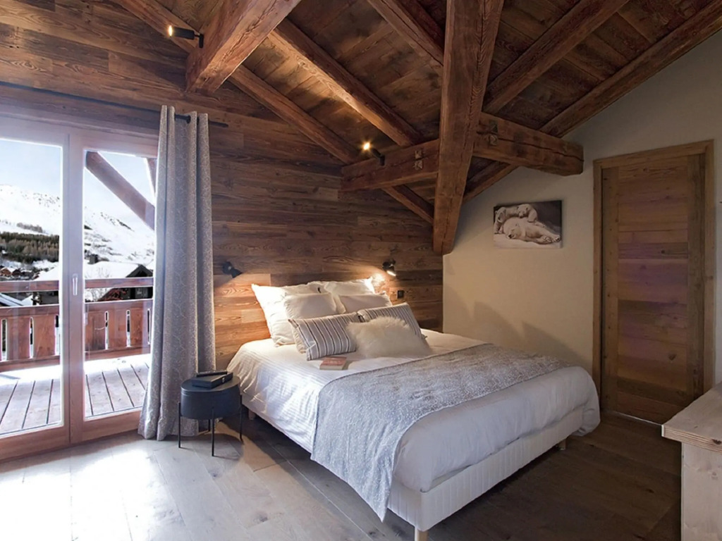 Spacious 14-person chalet with indoor pool in Les Deux Alpes