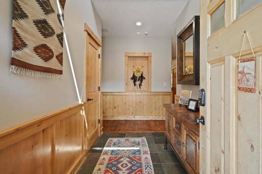 5 Vine Maple 6 Bedroom Home by Redawning