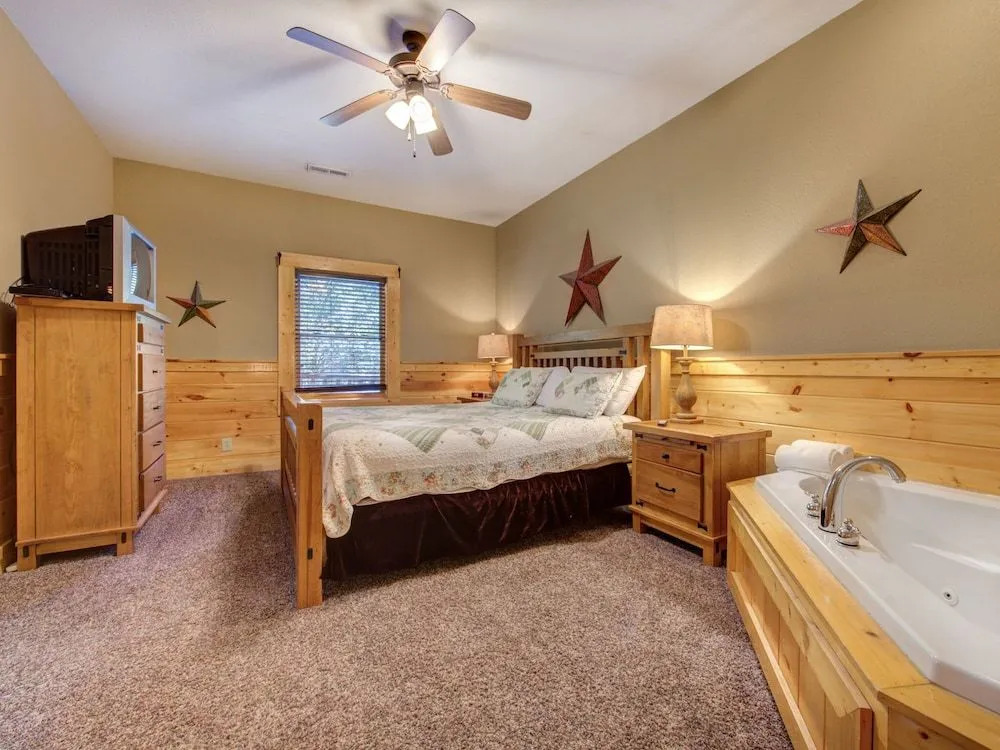 Moonlight Theater Lodge