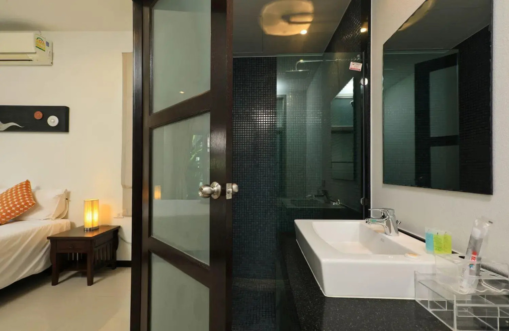 Villa Heni Private pool 3BR villaNaiharn beach