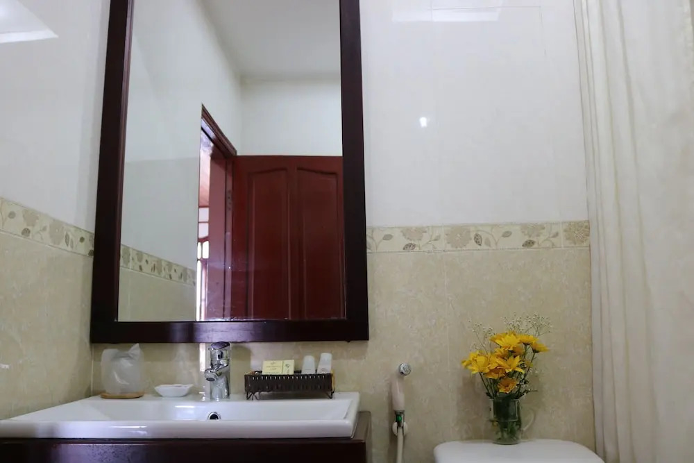 Nhi Trung Hotel