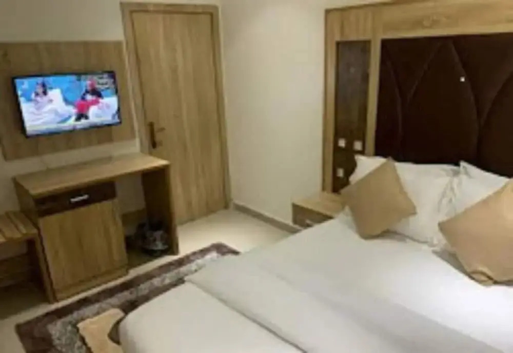 D Avalon Suites