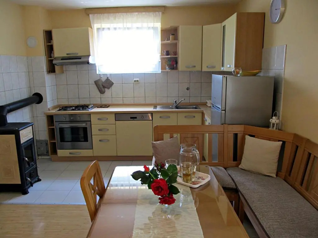 Apartment/Room Dalmacija SINJ