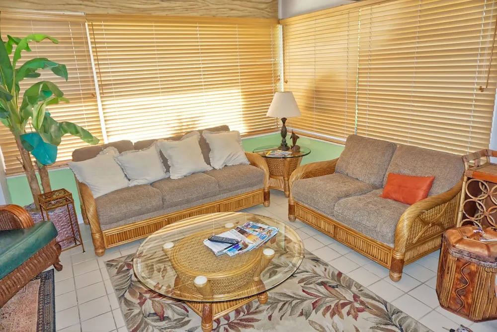 Pass-a-grille Boutique Resort by TechTravel