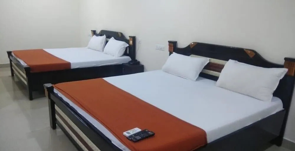 Iroomz Hotel Sri Kanya Residency