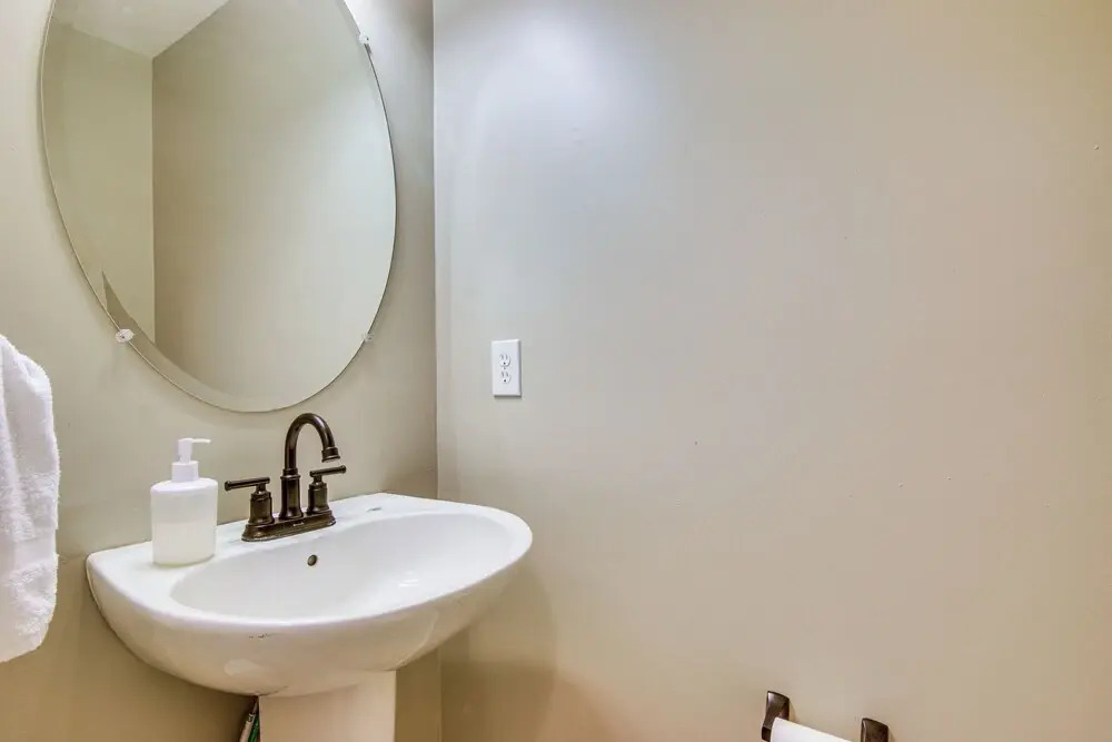 Charming Lewes Townhome w/ Sunroom: 5 Mi to Beach!