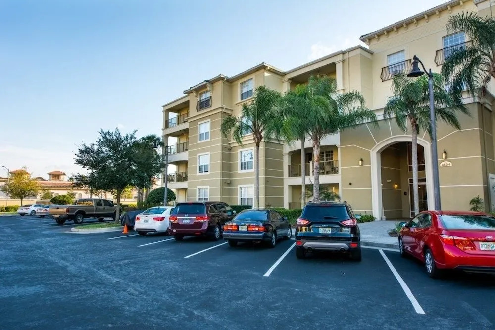 H2u - Olive - Vc4804 4 Bedroom Apts by Redawning