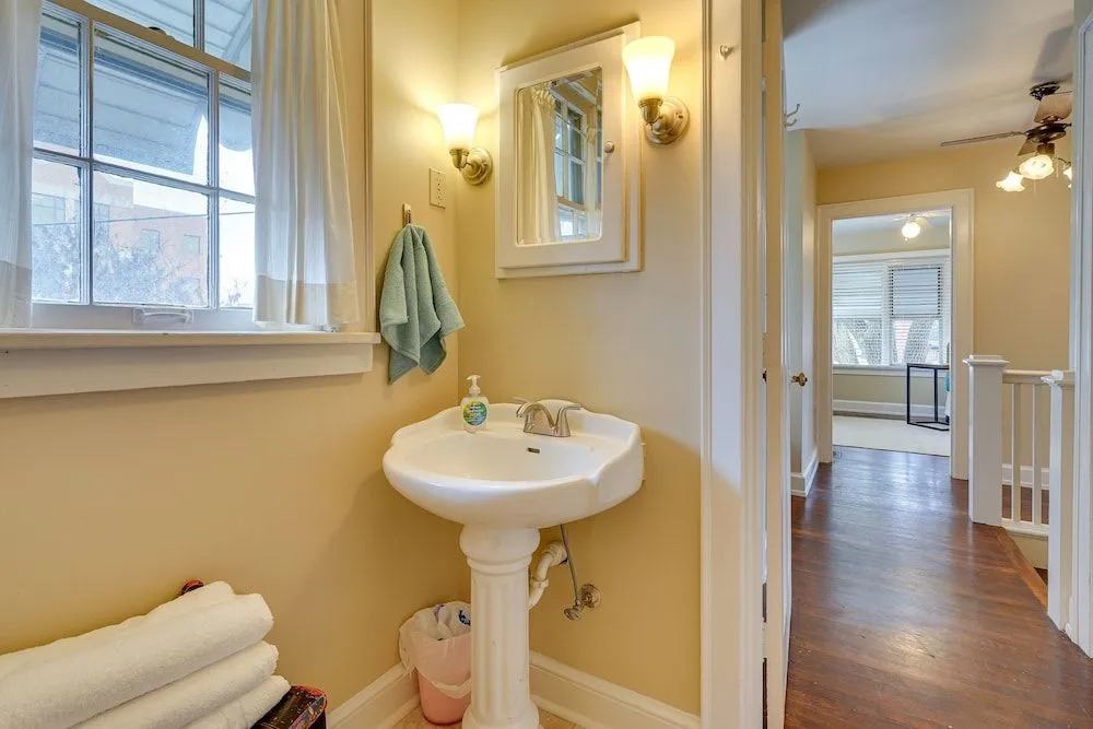 Cozy Zanesville Home ~ 9 Mi to Dillon State Park!