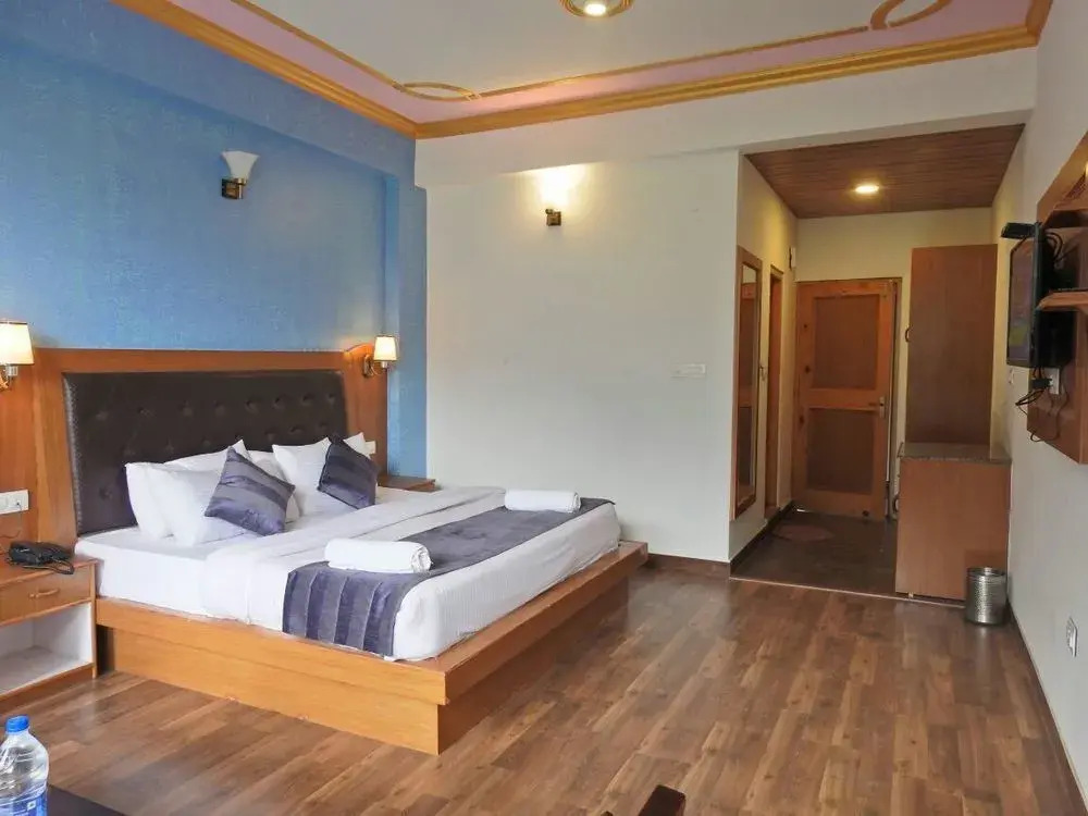 Hotel Taksh Inn