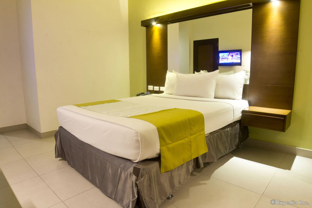Microtel by Wyndham - Acropolis