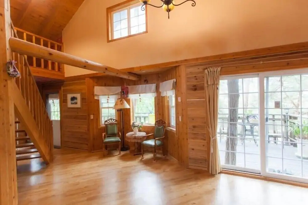 Cabin Town Pension