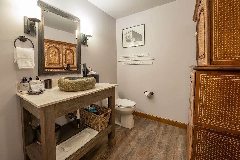 Studio Efficiency Unit With Balcony Over Mountaineer Square 1 Bedroom Condo - No Cleaning Fee! by RedAwning