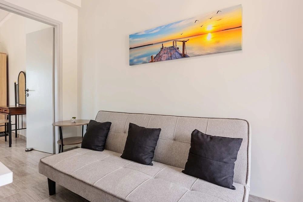 Seaview and Sunsets - Beachside Retreats