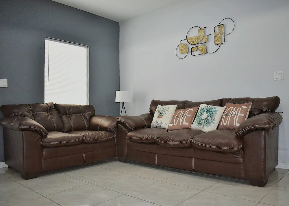 Elegant Apartment 10 min to Mercedes Outlets