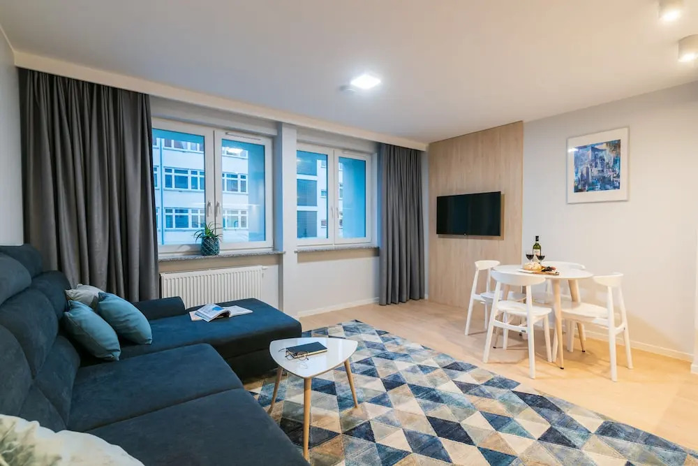 Q17 Apartments Rynek
