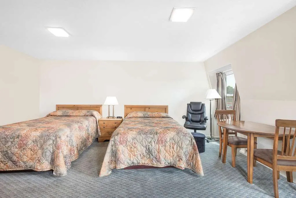 Knights Inn New Philadelphia