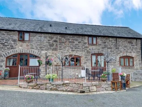 The Old Stables 2