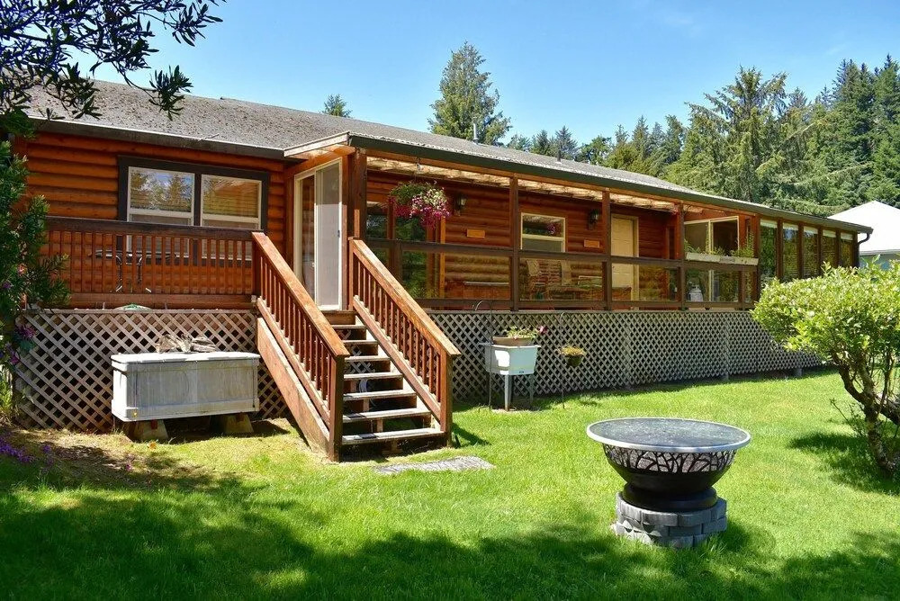 Duck Inn Log House