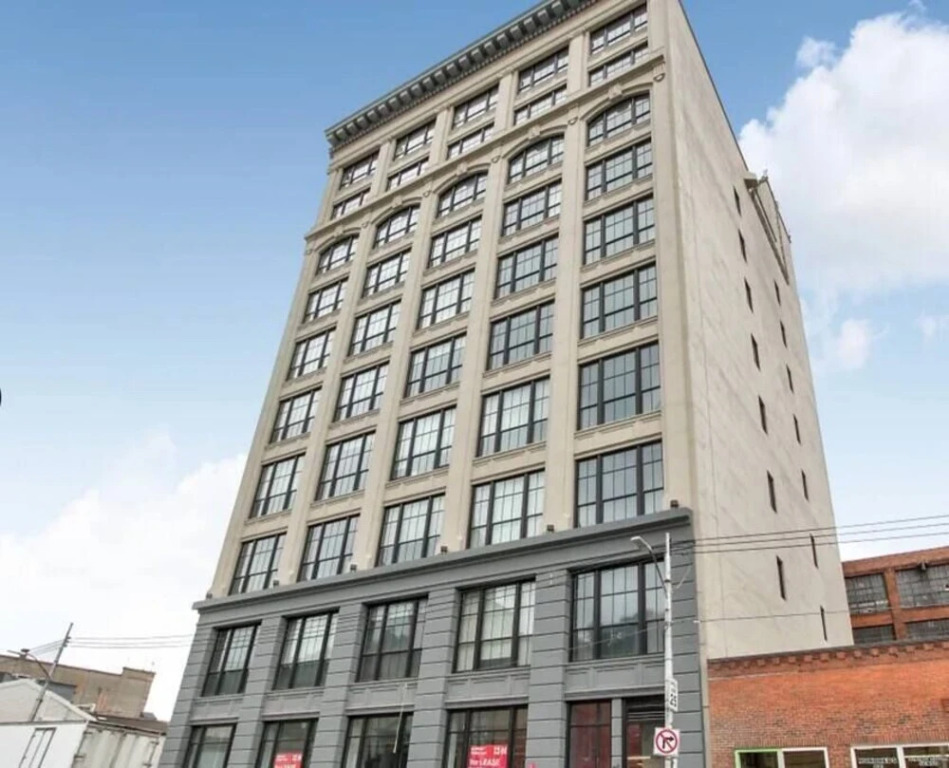 Strip District Apts with Wifi by Frontdesk