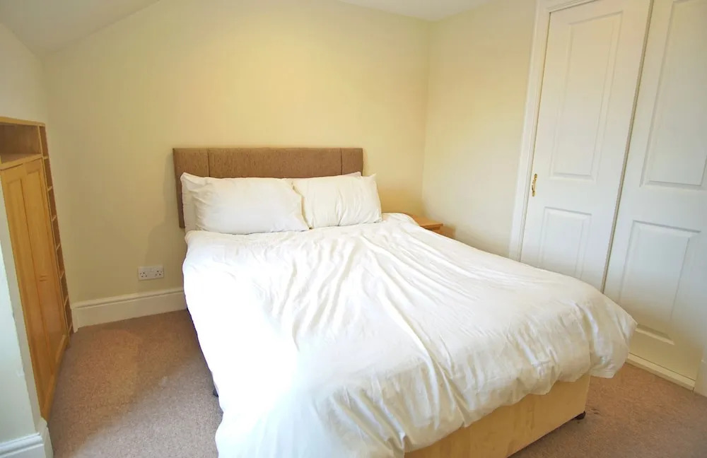 Spacious, Bright, Festival Flat for 6 at Meadows
