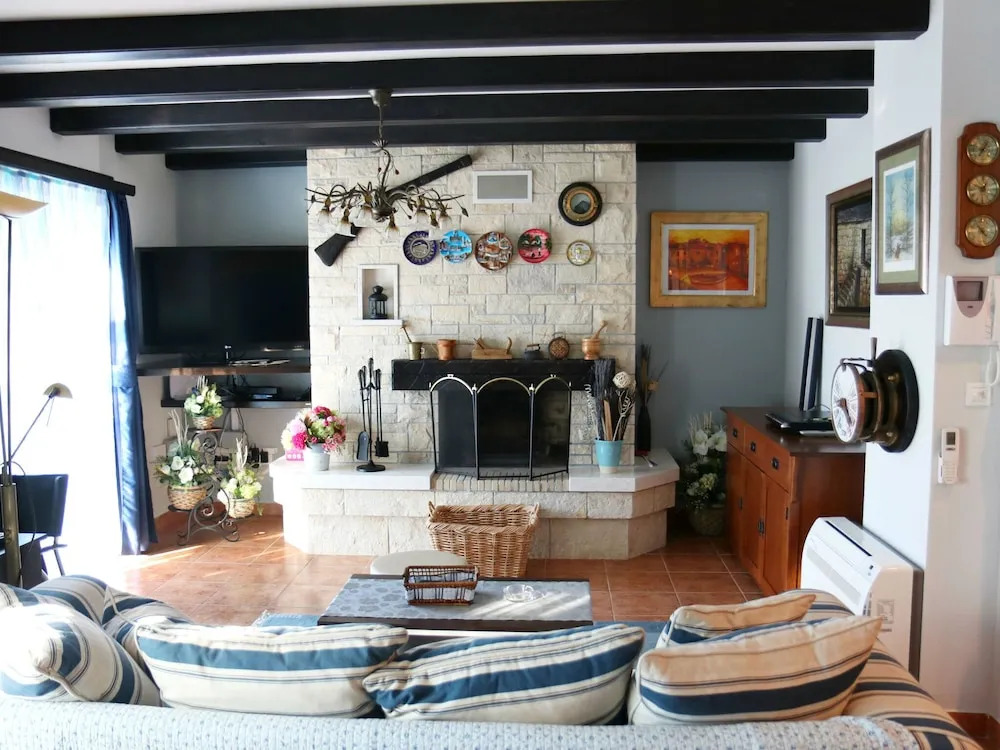 Picturesque Holiday Home in Bra? With Swimming Pool