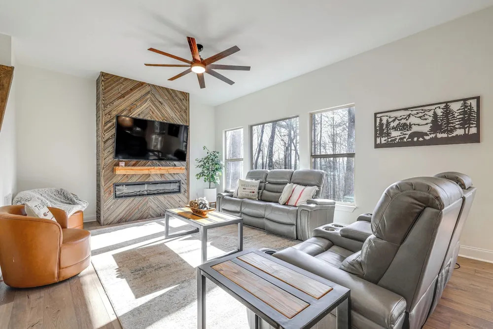 Lake Lure Getaway w/ Hot Tub & Fire Pit!
