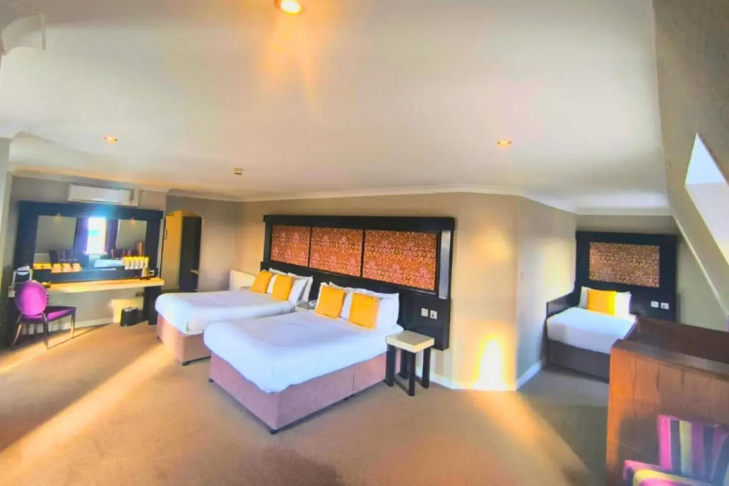 Flannerys Hotel