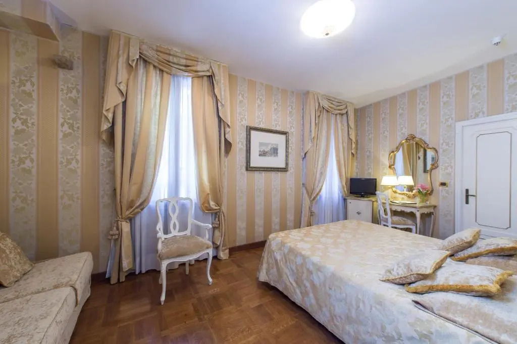 Casa Savoia & Casa Jolanda