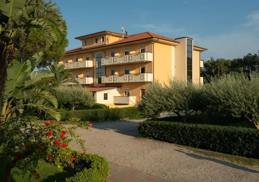 Madama Club Village