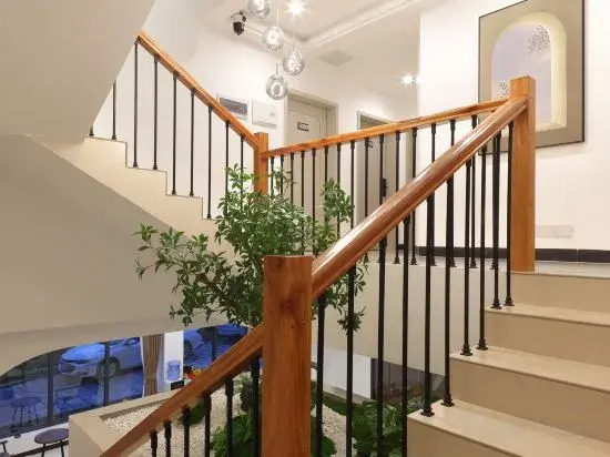 Yingyue Riverside Boutique Homestay
