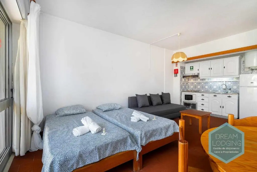 Green 104 - Dream Lodging