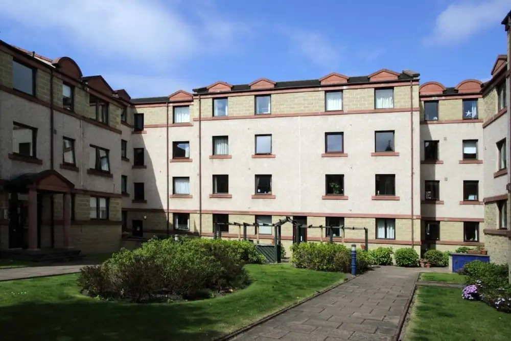 2 Bedroom Canalside Apartment