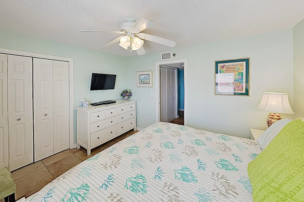Gulf-view Corner - Balcony, Pools & Hot Tubs 3 Bedroom Condo