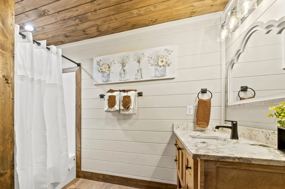 Splash Villa 6 Bedroom Home by Redawning