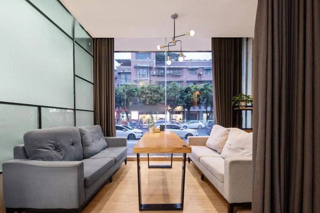 Yijia Lijing Hotel (Pengzhou No. 1 Middle School Store)