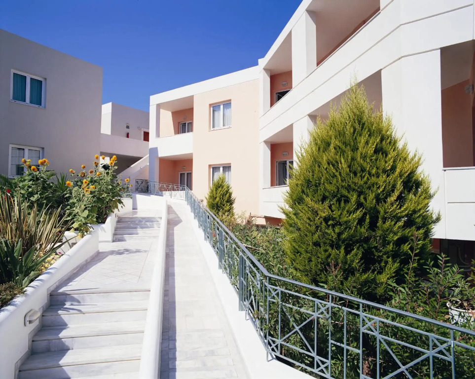 Chrispy Beach Resort, Agia Marina