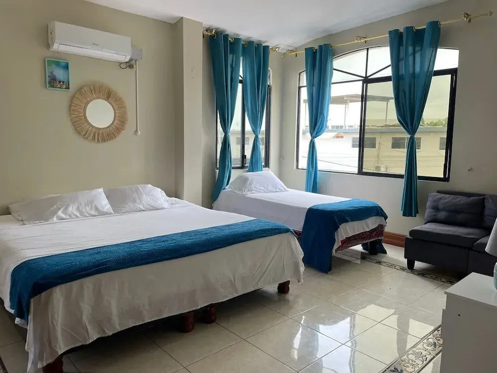 Reef Hostel Manta