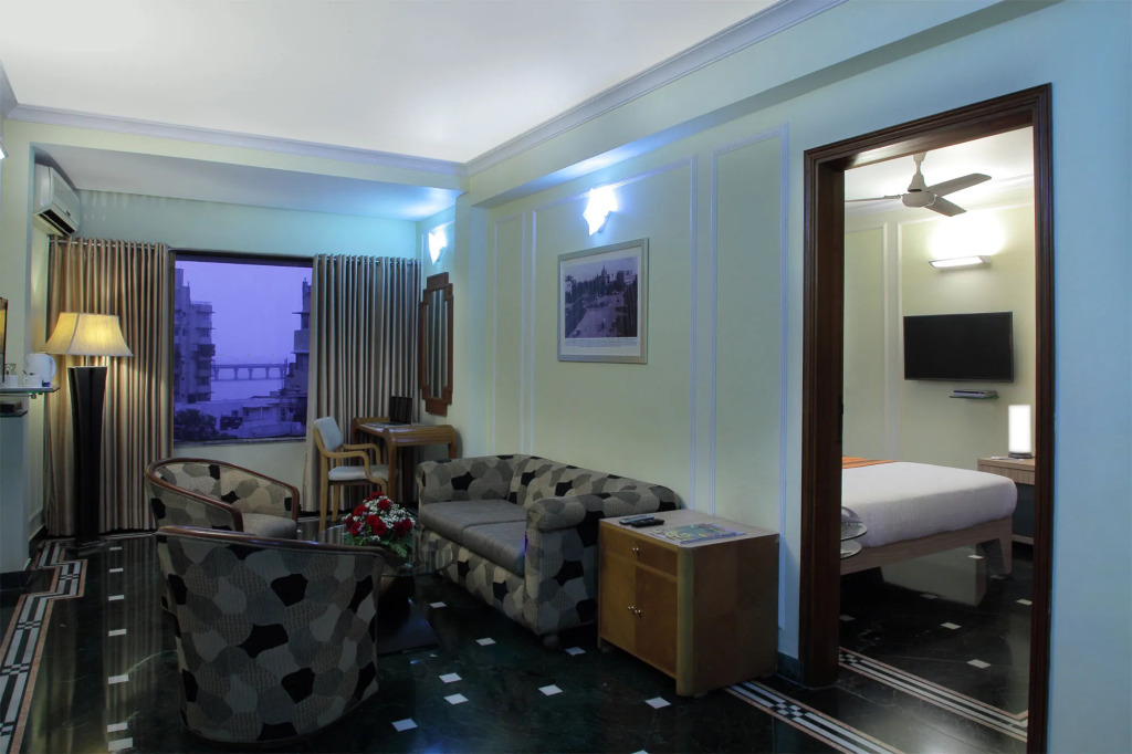 Hiltop Hotel