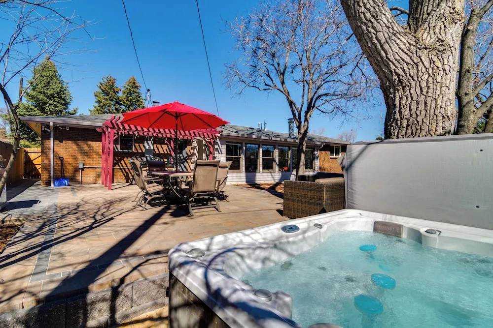 Bbq, Hot Tub, Patio, Sunroom + Games