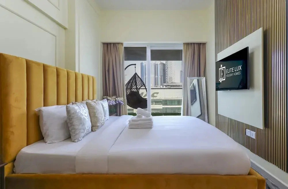 Elite LUX Holiday Homes - Canal View 2bhk in Prime Business Bay Dubai