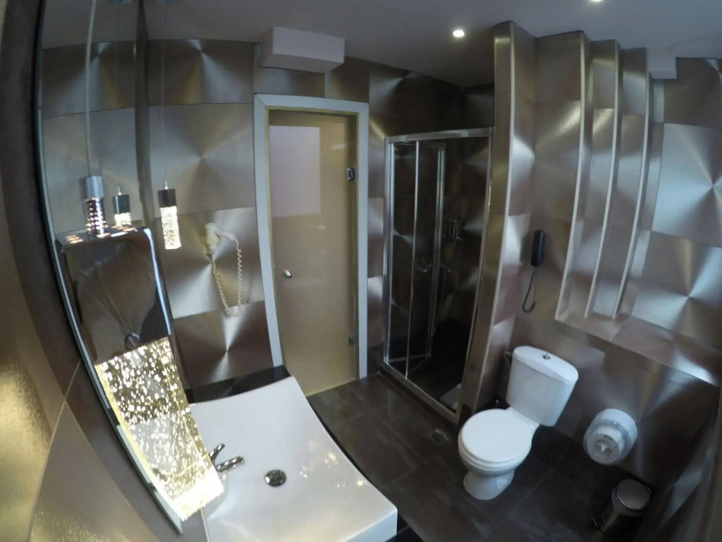Carol Hotel