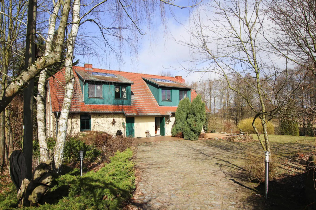 Semi detached house, Glave