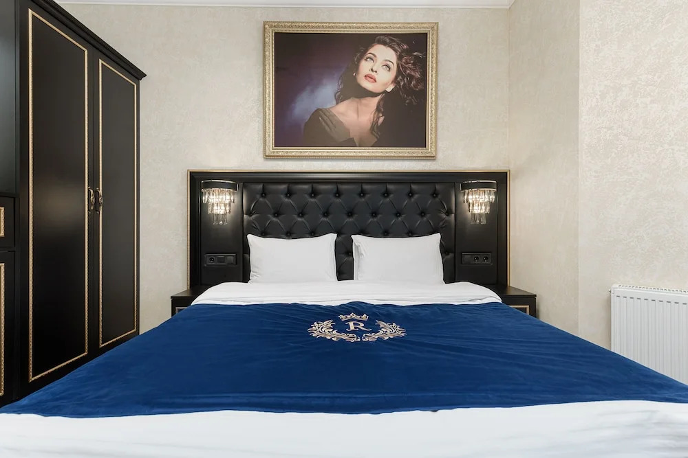 Gagarin Plaza Luxury Sea View Apartments