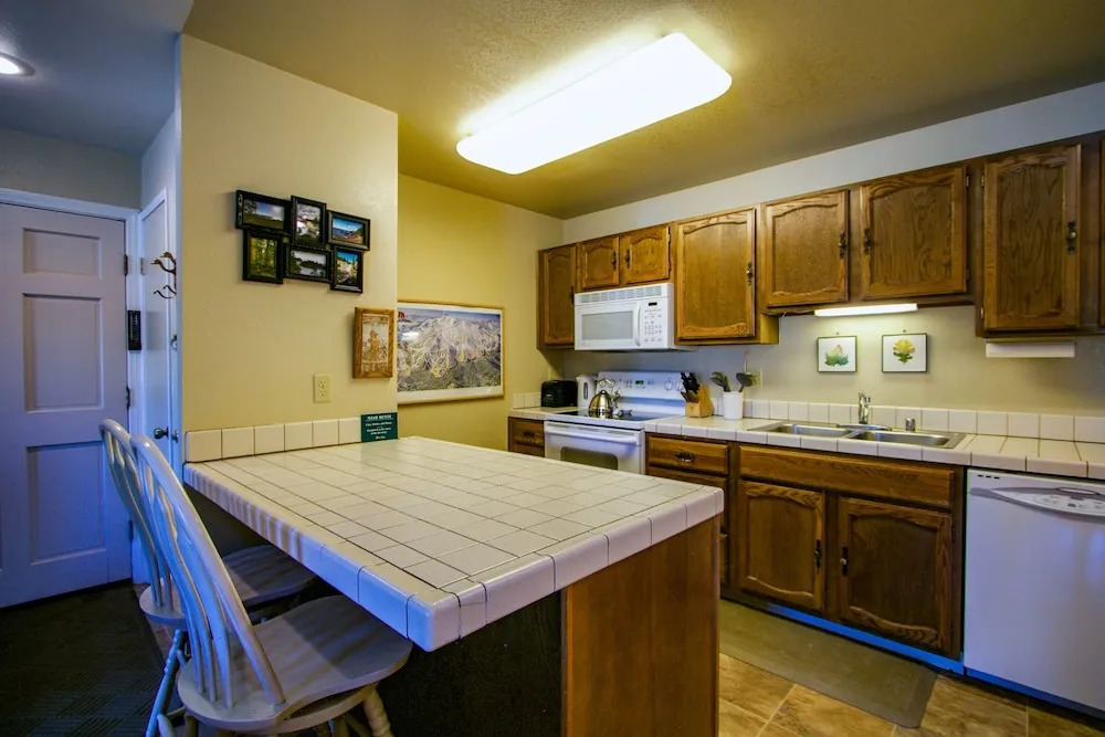 Hidden Valley #105 - 1 Br Condo