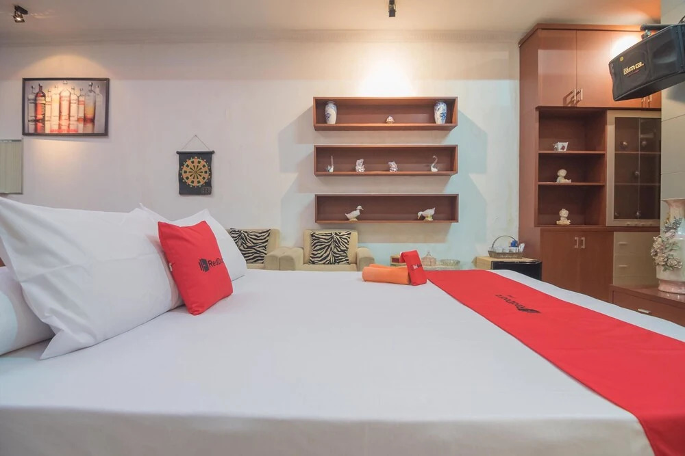 Pringgodani Guest House by RedDoorz