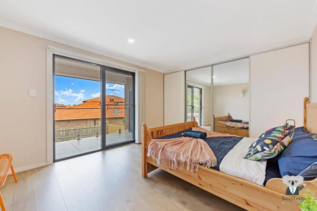 KOZYGURU Arncliffe 3 BED Begonia Cottage With FREE Parking