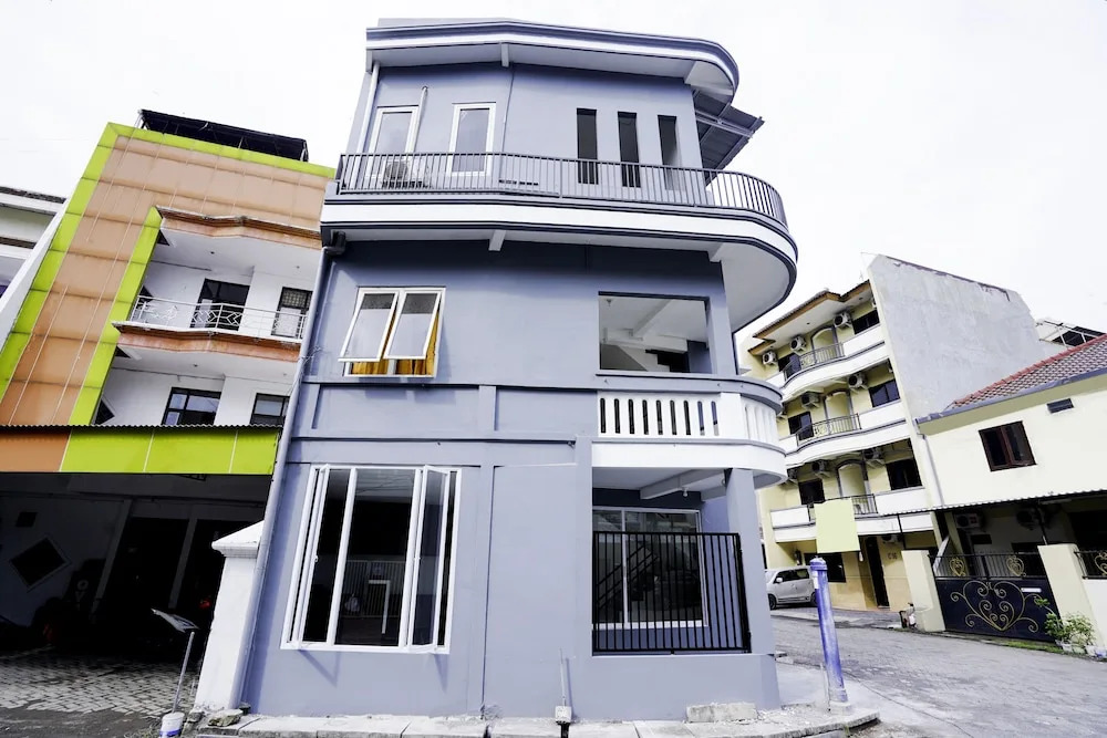 F7 Residence by OYO Rooms