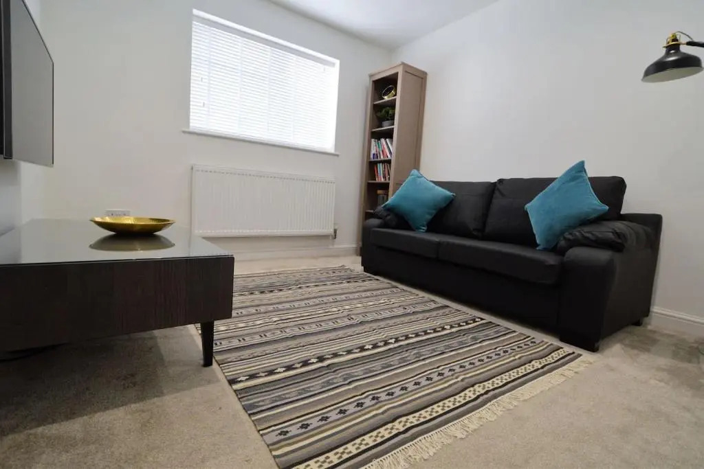 Deluxe Town Center Apartment