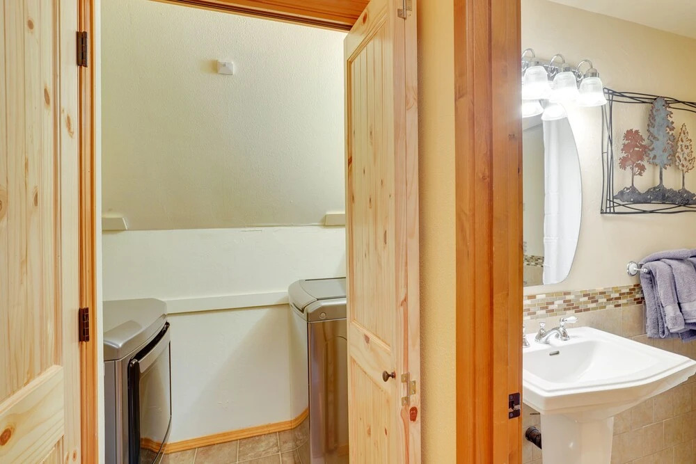 Waterfront Home w/ Hot Tub & Fire Pit in Sunriver!